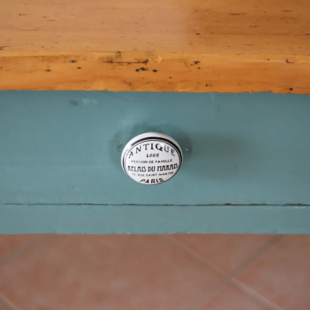 Bureau Colibri – Bureau en pin rénové avec style industriel